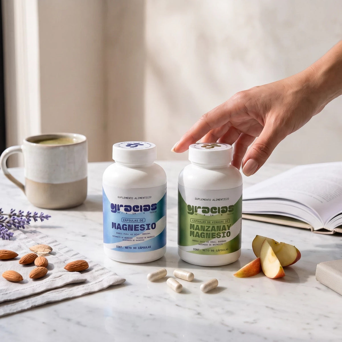 Kit de relajación Gracias de la Tierra con cápsulas de magnesio y vinagre de manzana sobre mesa de mármol